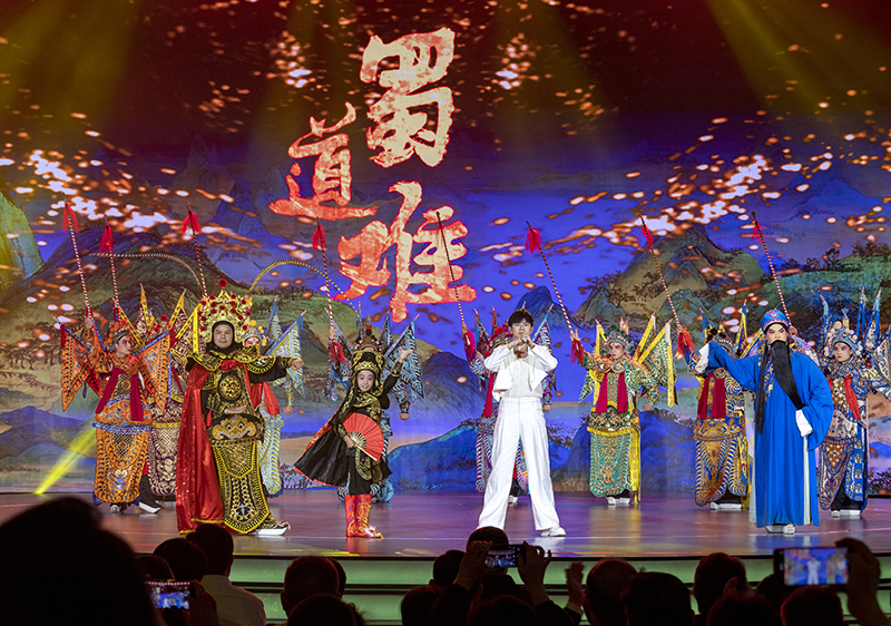 2023年10月13日，成都，“把青春華章寫在祖國大地上”大思政課網(wǎng)絡(luò)主題宣傳和互動引導(dǎo)活動在四川大學(xué)舉行。