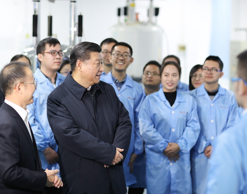 2019年1月17日，習(xí)近平在天津南開大學(xué)元素有機(jī)化學(xué)國家重點(diǎn)實(shí)驗(yàn)室同師生親切交流。