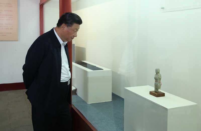 2021年5月12日，習(xí)近平總書(shū)記在南陽(yáng)市考察東漢醫(yī)學(xué)家張仲景的墓祠紀(jì)念地醫(yī)圣祠。 