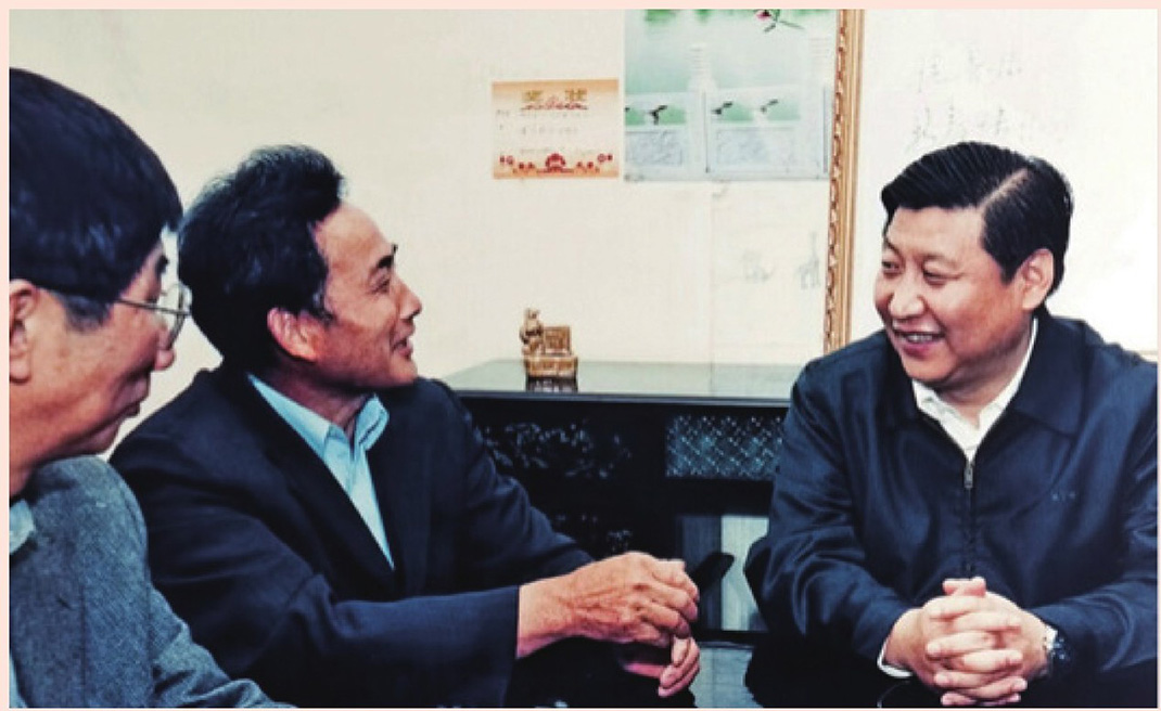 2003年4月24日，時(shí)任浙江省委書記習(xí)近平在浙江下姜村調(diào)研。